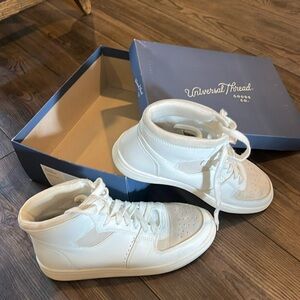 Skyler sneakers size 7